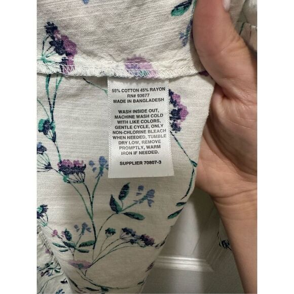 St. Johns Bay Womens Long Sleeve Blouse Slit Crew Neck Floral Button White M - Picture 6 of 7